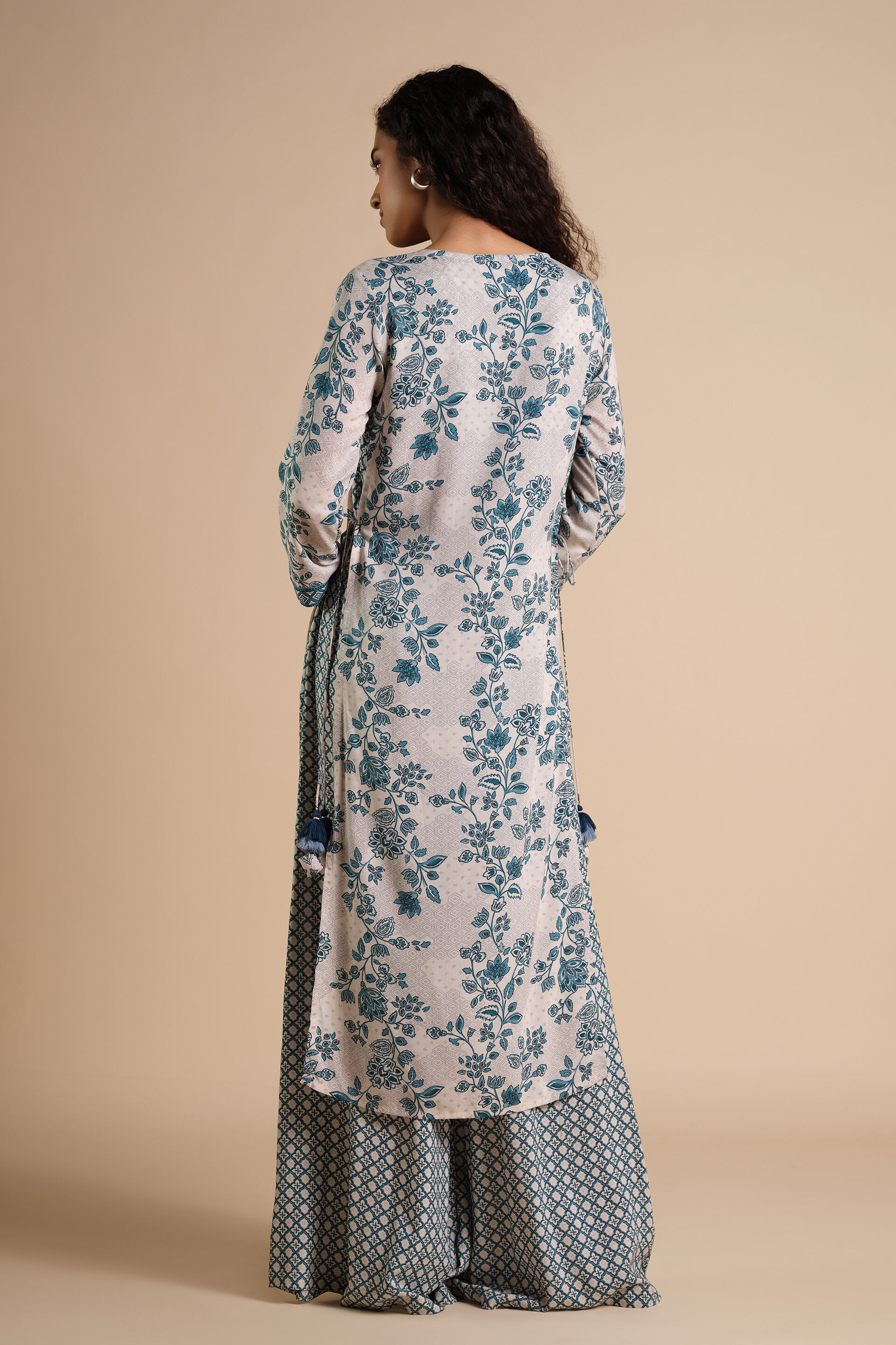 Neela Blossom Kurta Set, Off White, image 4